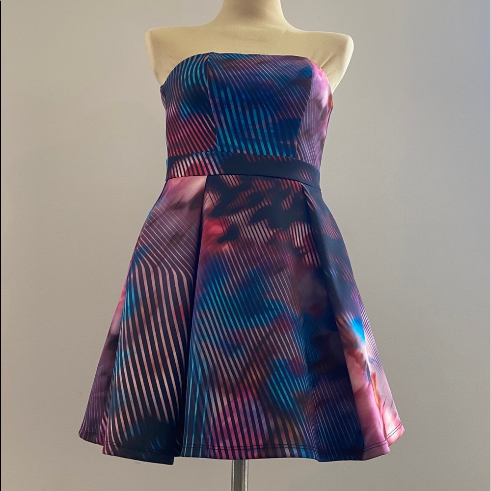 BEBE Multicolor strapless mini dress!!! XS